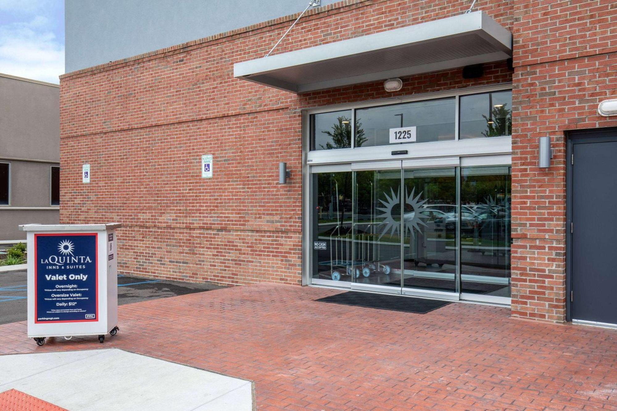 La Quinta Inn & Suites By Wyndham Chattanooga Downtown/South Bagian luar foto
