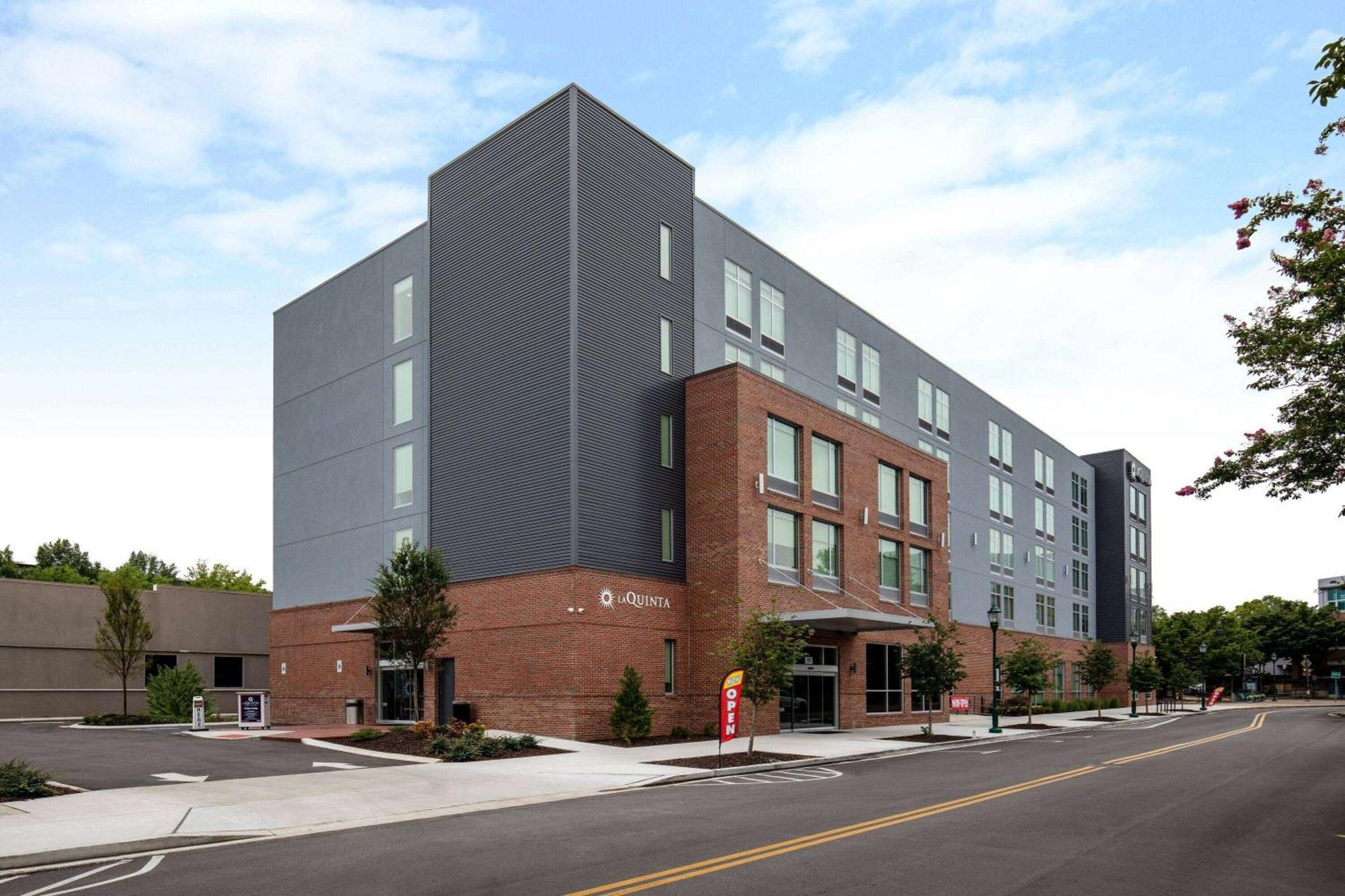 La Quinta Inn & Suites By Wyndham Chattanooga Downtown/South Bagian luar foto